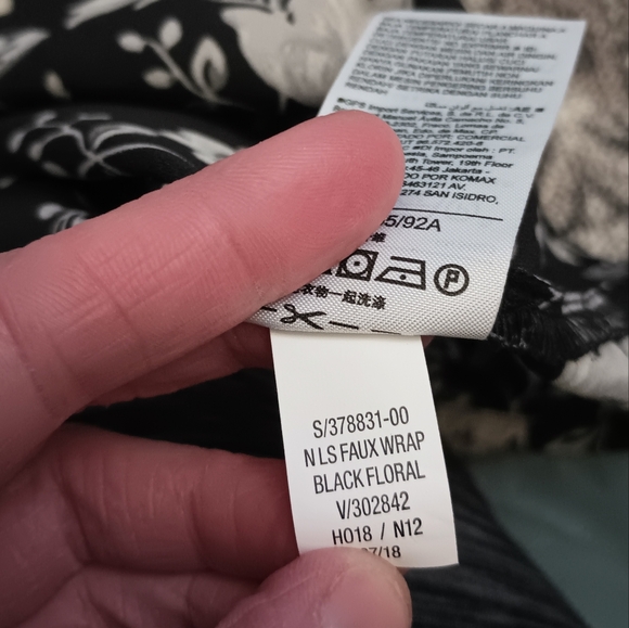 Old Navy Dark Cottage Top Medium Black Floral Ruffle Peasant Bohemian - Picture 8 of 10